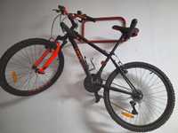 Bicicleta btwin vermelha e preta