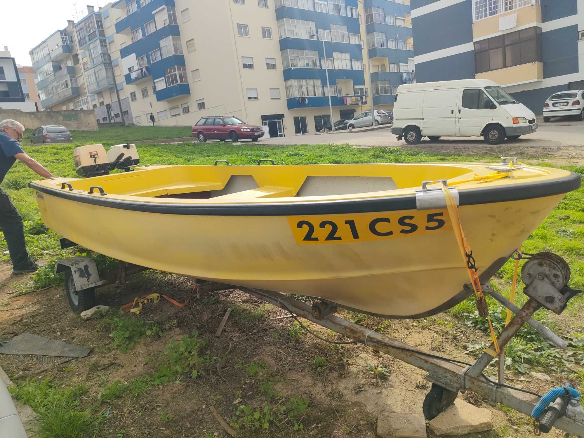 Barco Ockelbo com reboque