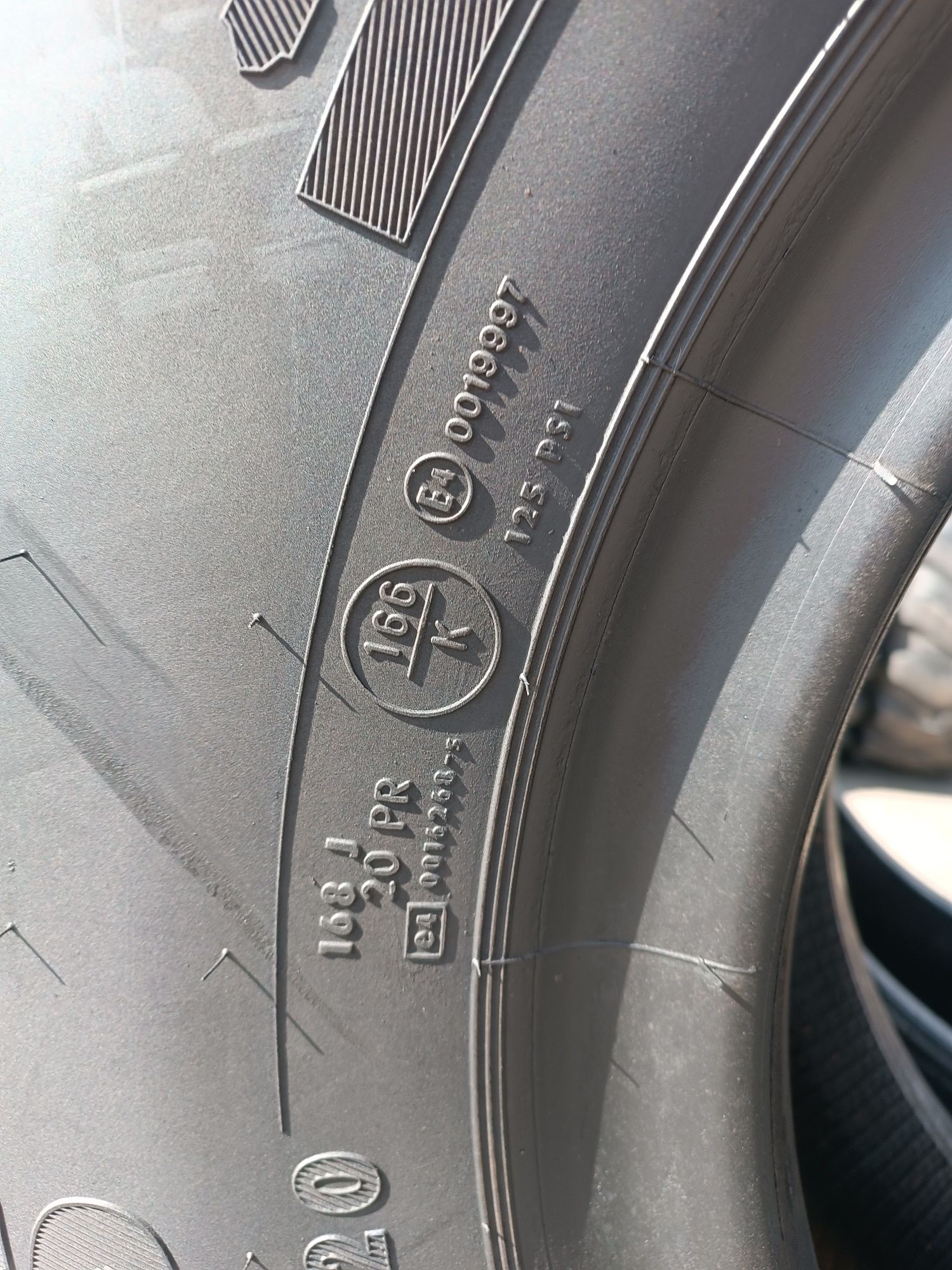 395/85R20 Continental HSC