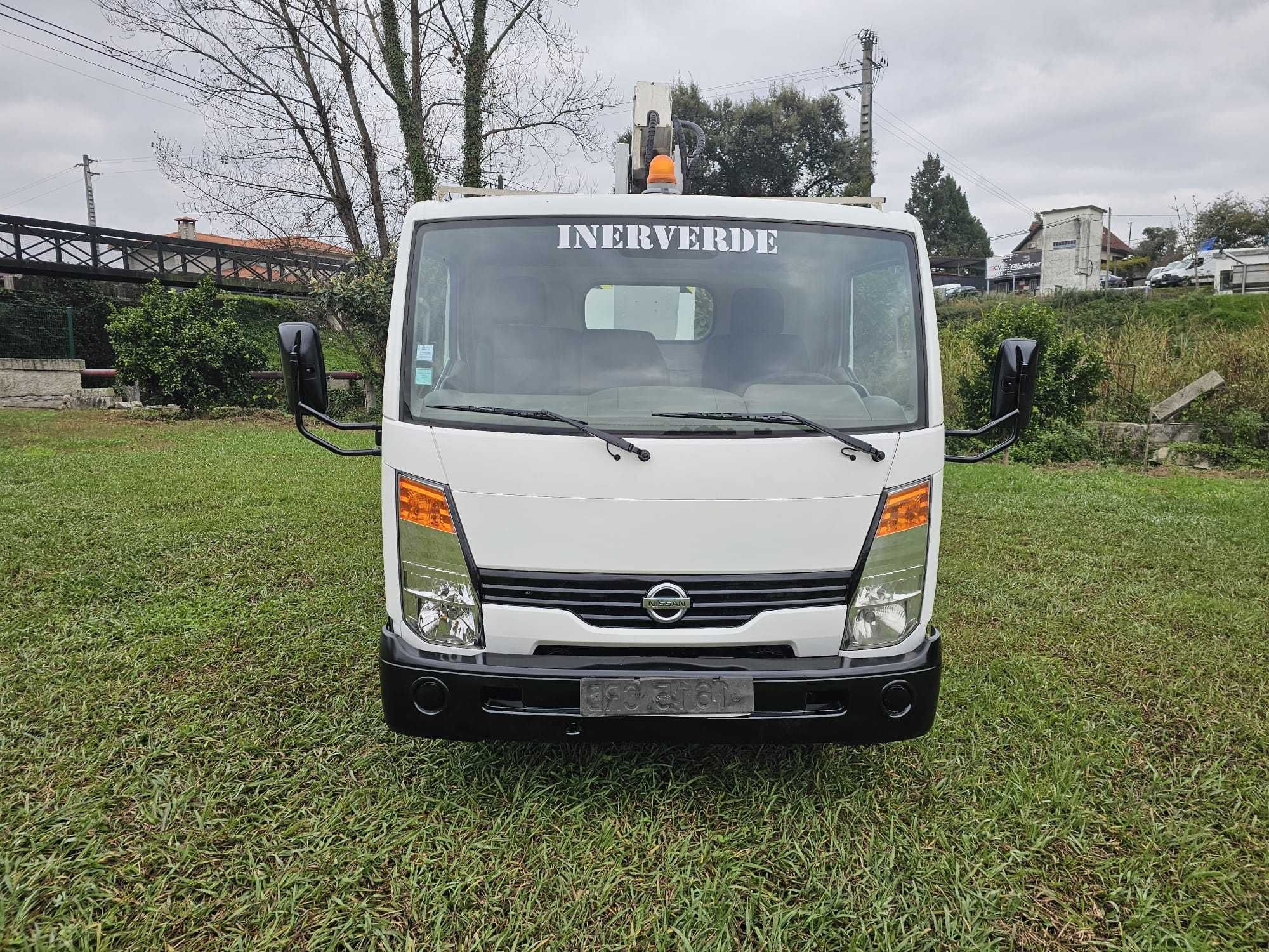 Nissan cabstar c/ plataforma elevatória