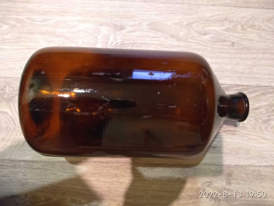 Бутыль  стеклянный 6 л и 1,5 л.