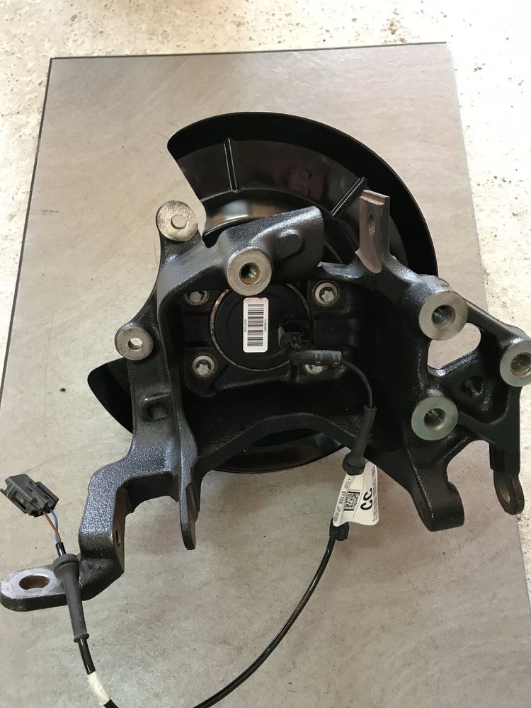 Piasta Zwrotnica przód ford focus mk3 st prawa lub lewa