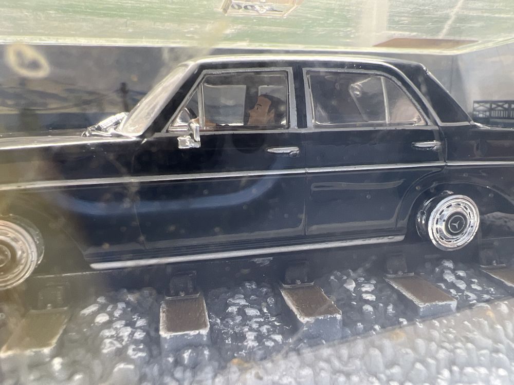 Mercedes 250 SE Octopussy w skali 1:43