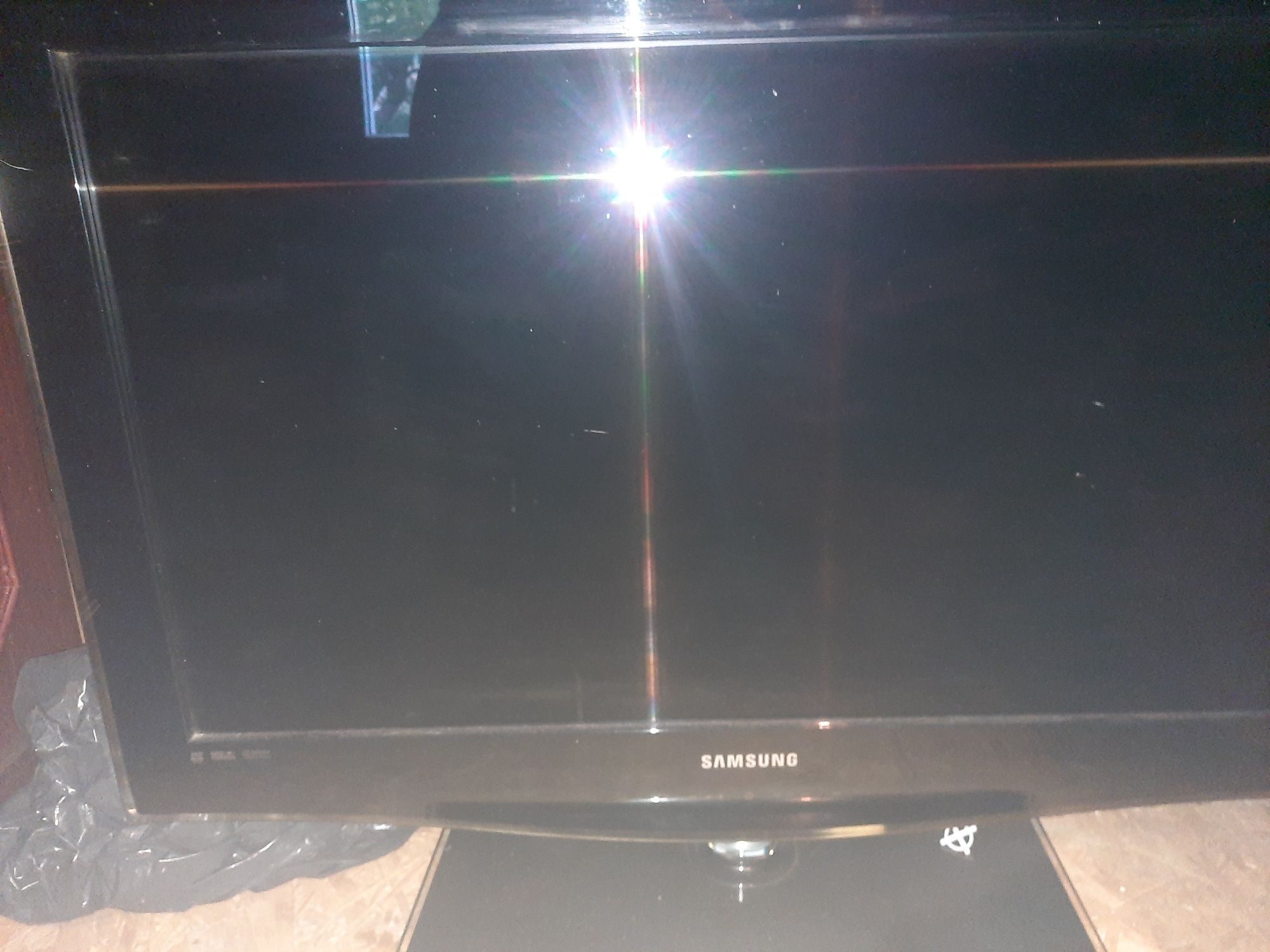 Samsung telewizor 32 całe sprawne z pilotem