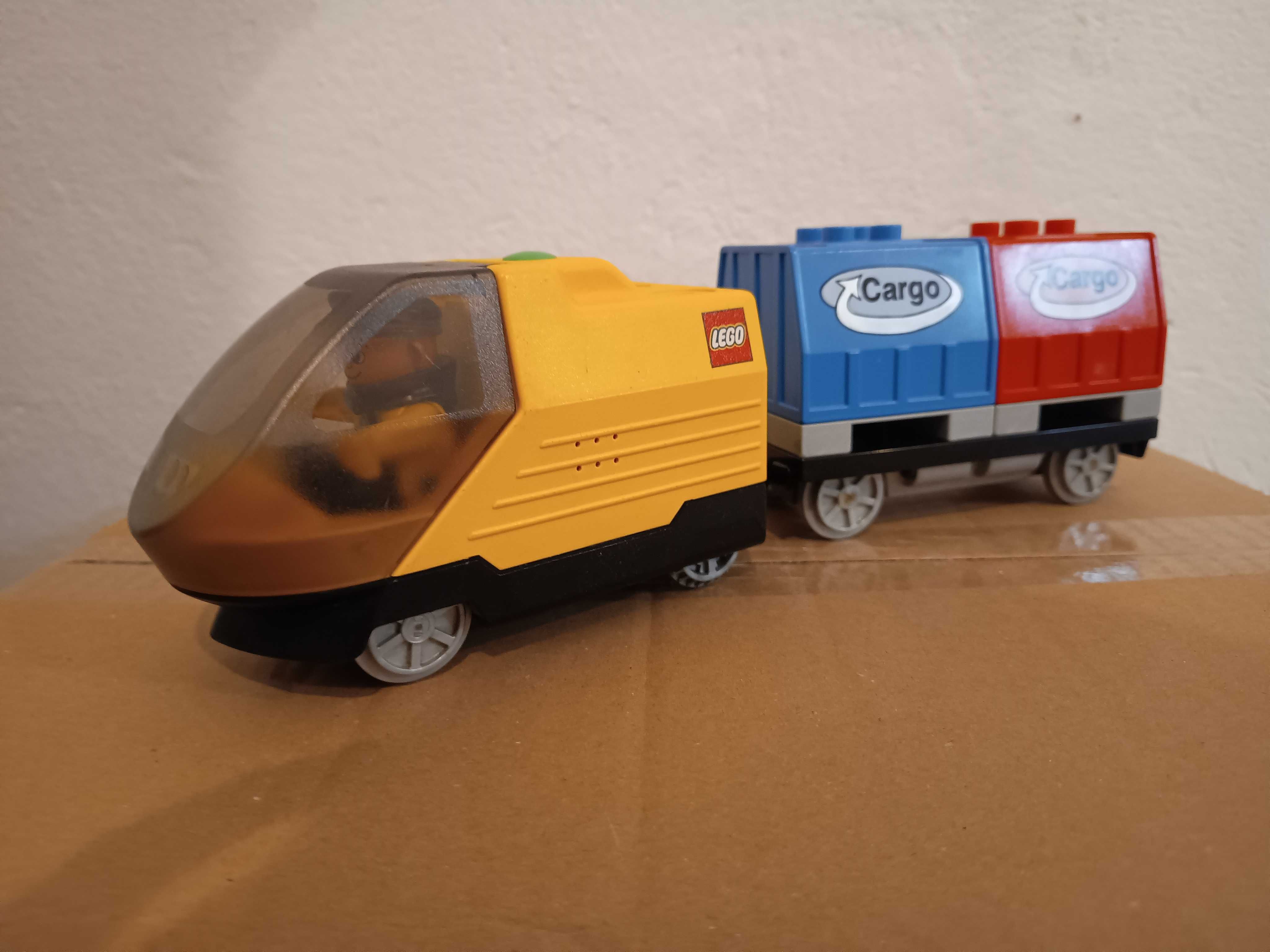 Inteligentna lokomotywa lego duplo z wagonem inteligentnym cargo