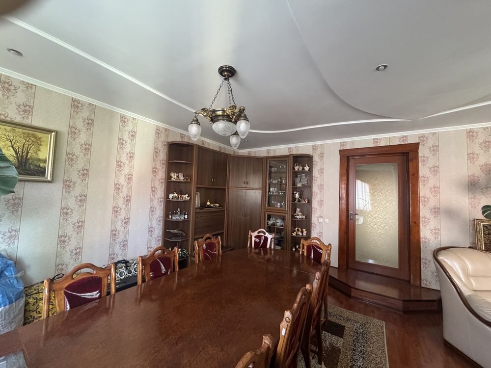 Продаж цегляного будинку