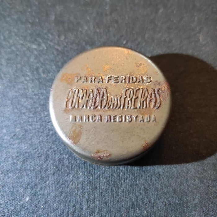 Lata de "Pomada das Freiras"