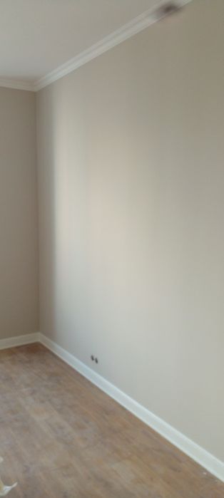 Поклейка обоев,покраска стен и потолков