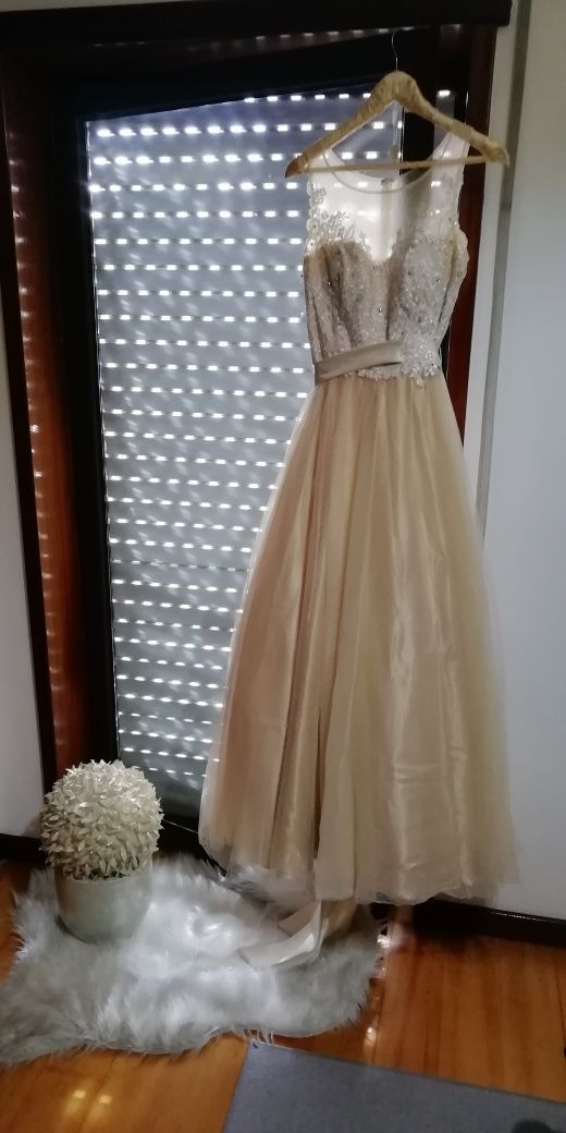 Vestido Noiva com saiote e véu Amour Glamour