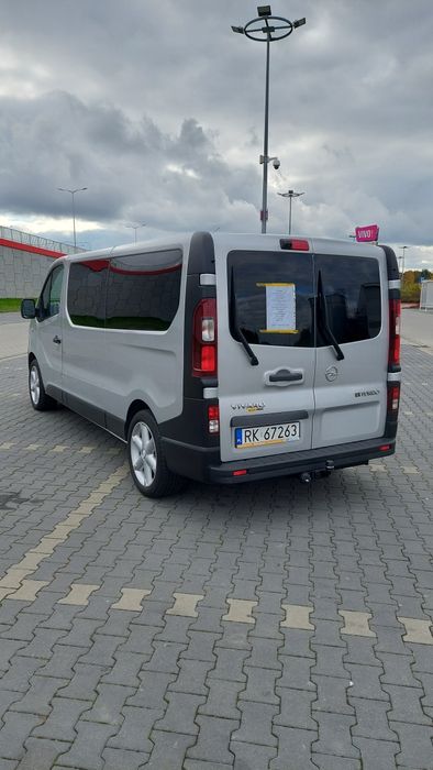 Opel Vivaro 1.6 145 km 9 osób.