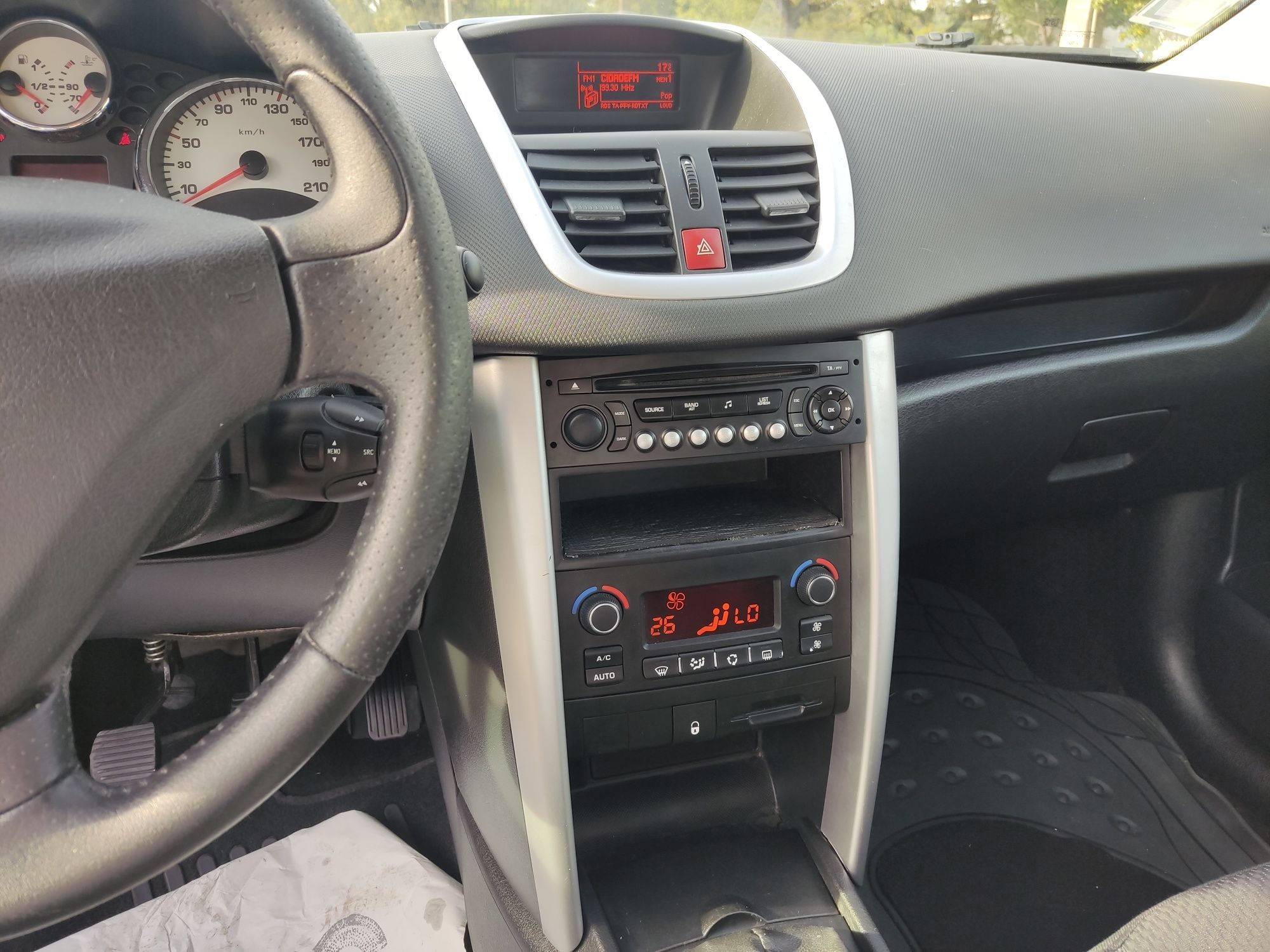 Peugeot 207 1.6HDI - 2012