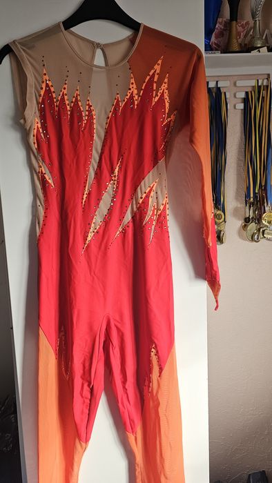 Костюм танцювальний, гімнастичний для дівчинки.