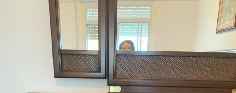 Mobilia de quarto em Madeira .