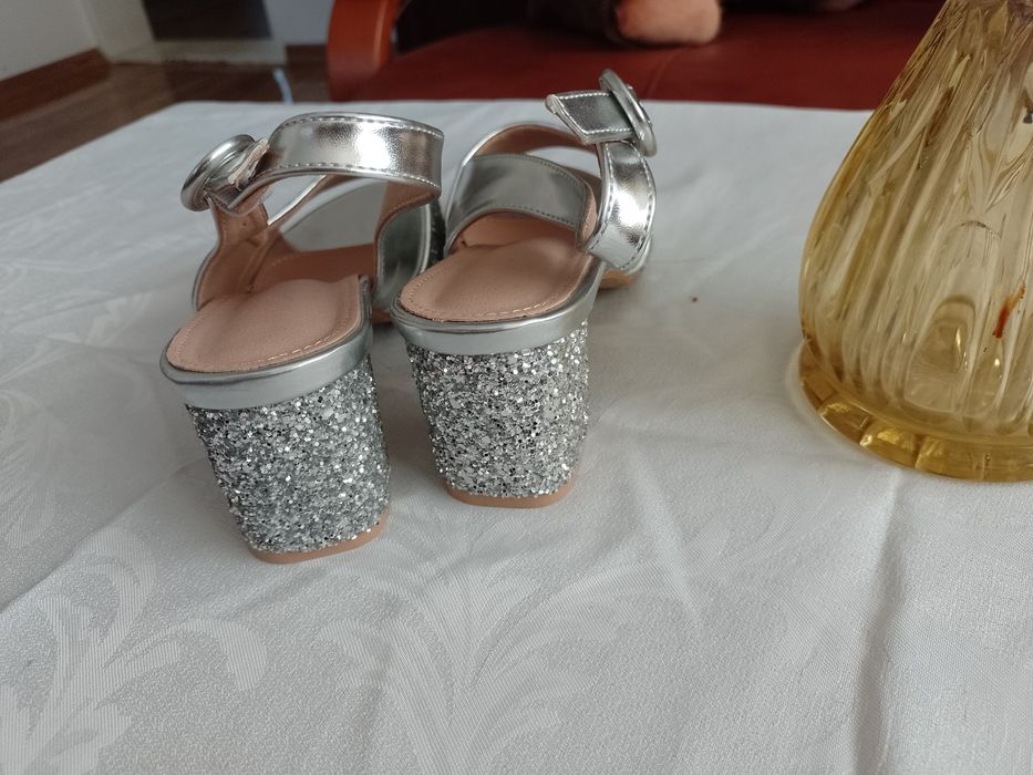 Buty letnie - srebrne sandaly