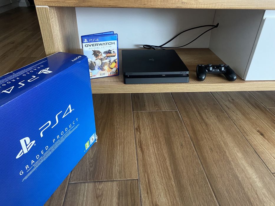 Konsola ps4 slim