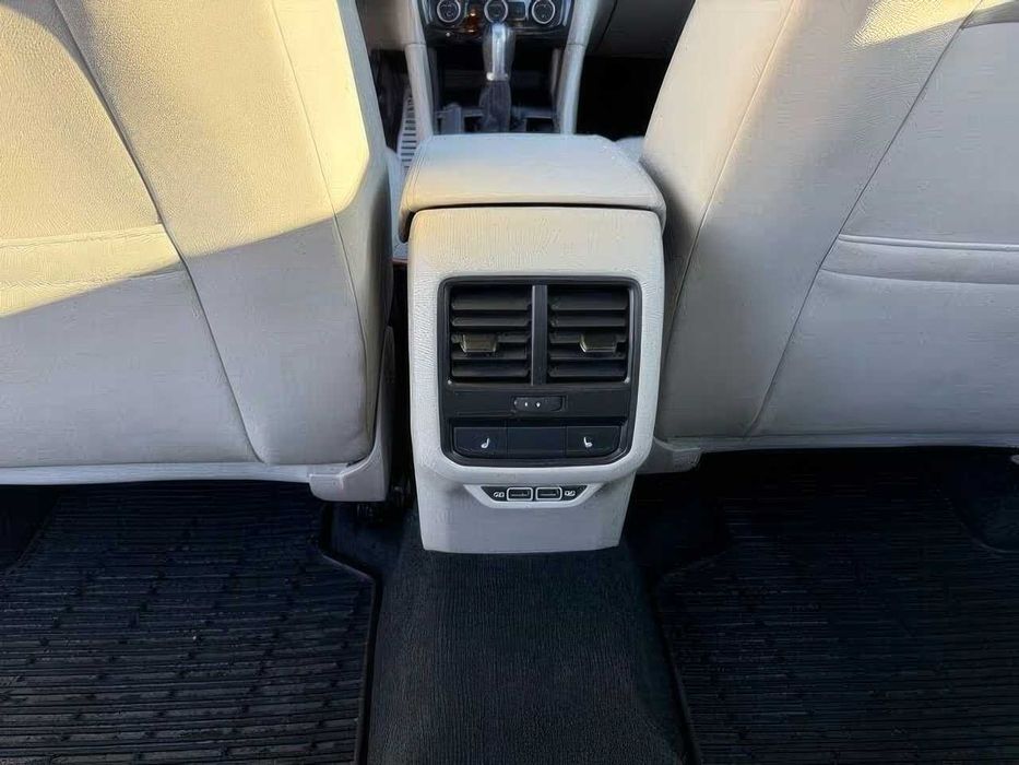 Volkswagen Passat SEL      2020