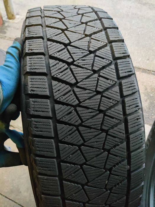 2шт. R17 225 65 шини зимові Bridgestone Blizzak DM-V2 японські липучки