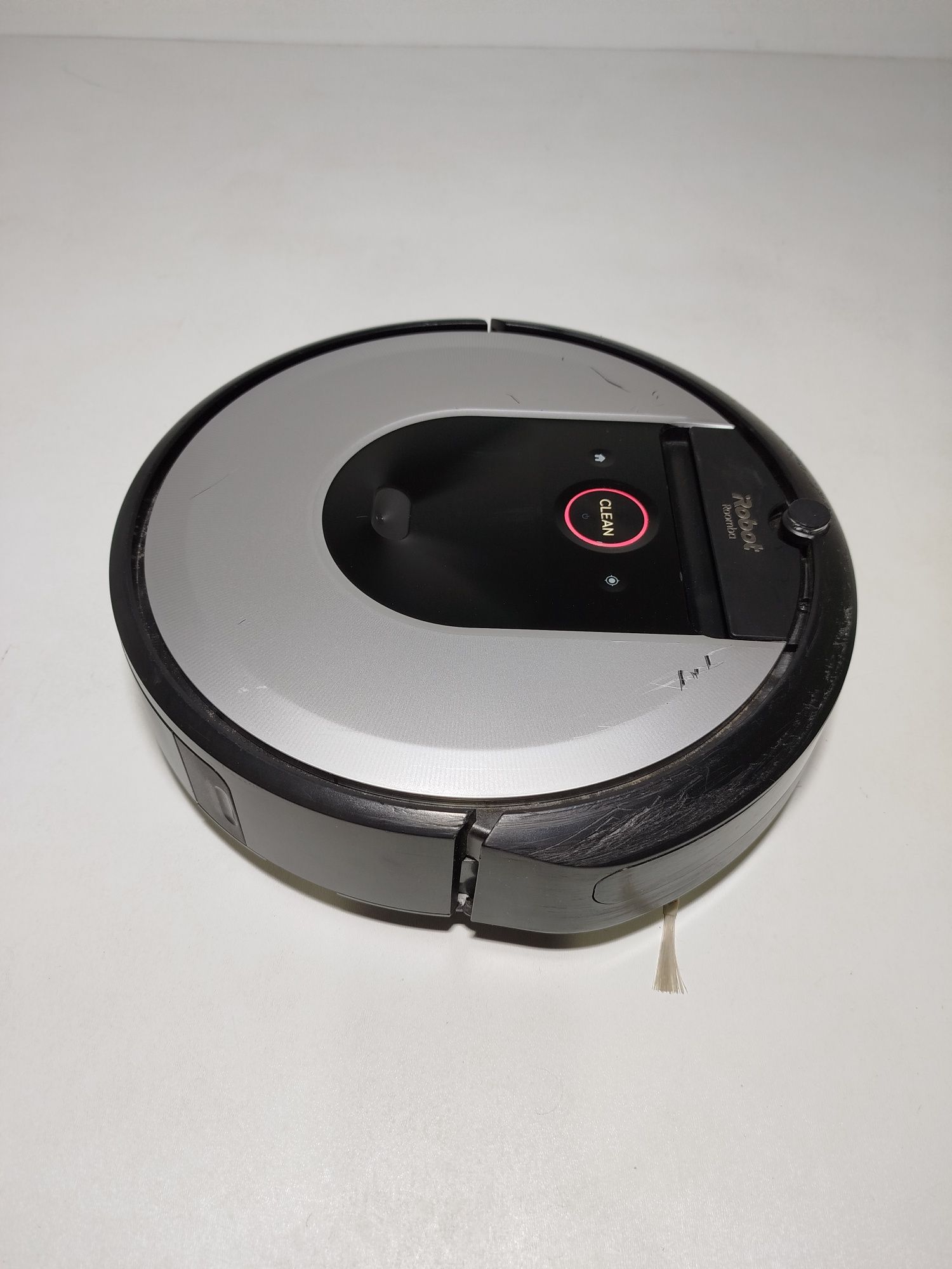 Robot sprzątający iRobot I817640 srebrny/szary