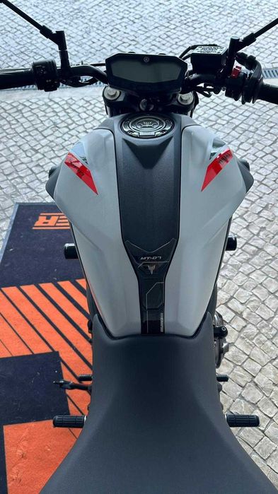 Yamaha MT-07 2020 – 35 kW no livrete, Linha Akrapovic Carbon