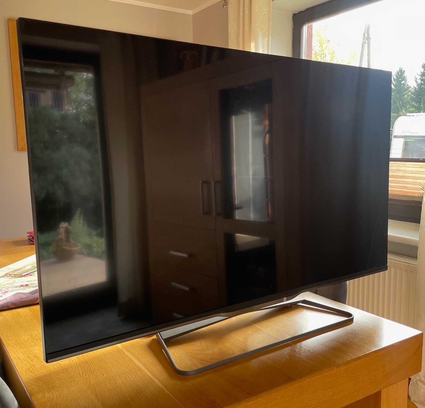Philips 47PFL7008K z trójstronnym Ambilight XL wbudowana kamera i 3D