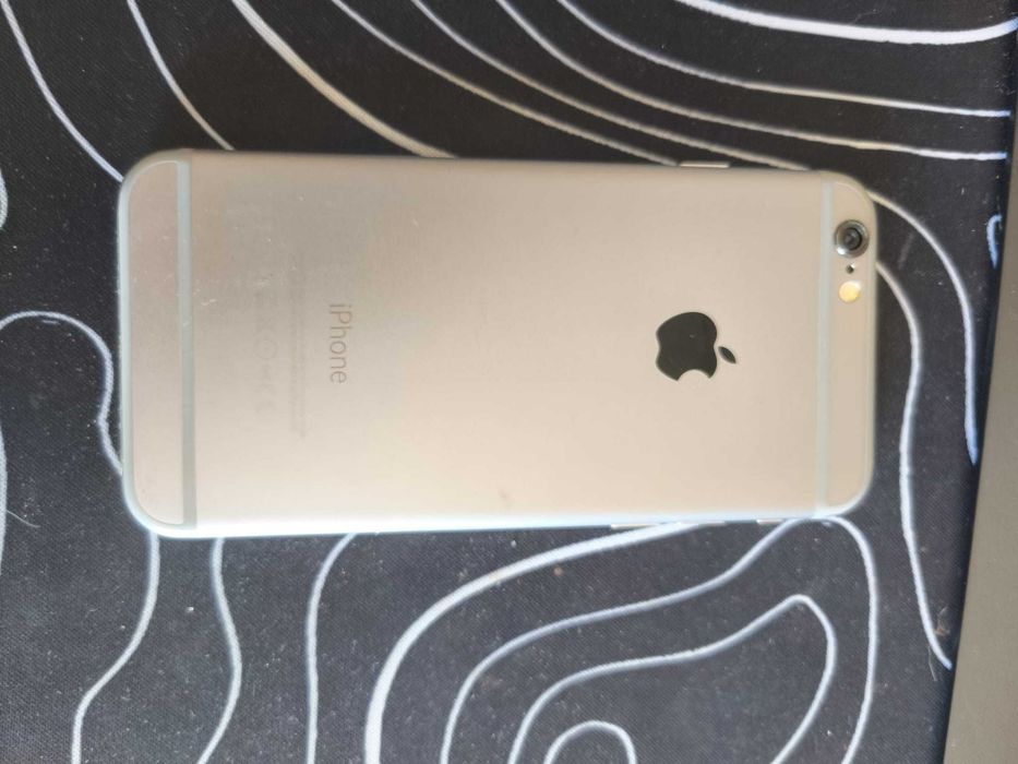 iPhone 8 – 64GB Prateado – Danificado (água + visor partido)