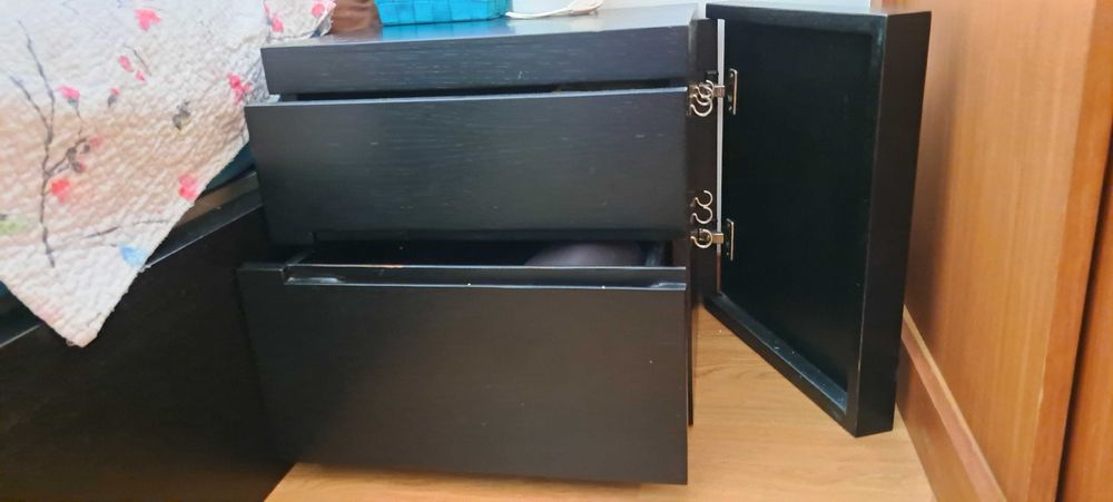 Mobília de quarto em madeira, cor preta