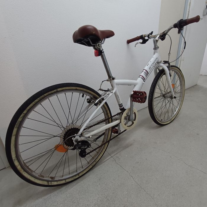 Duas bicicletas criança