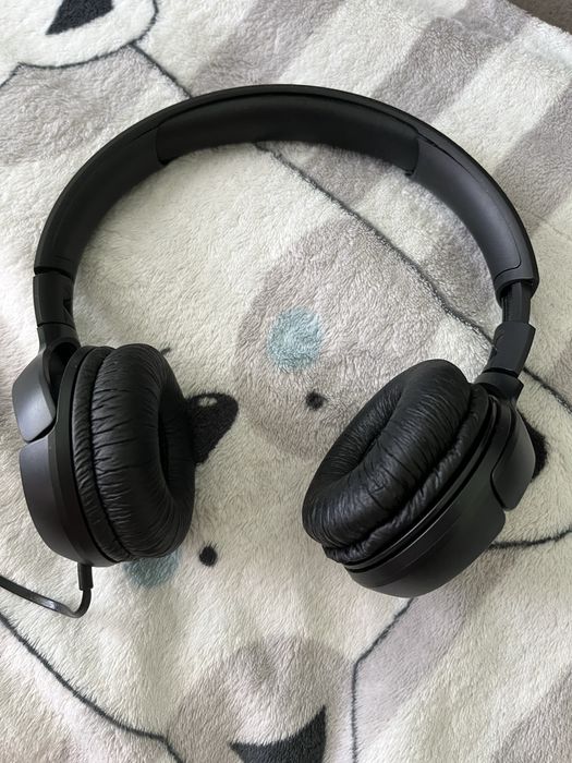 Продам наушники JBL