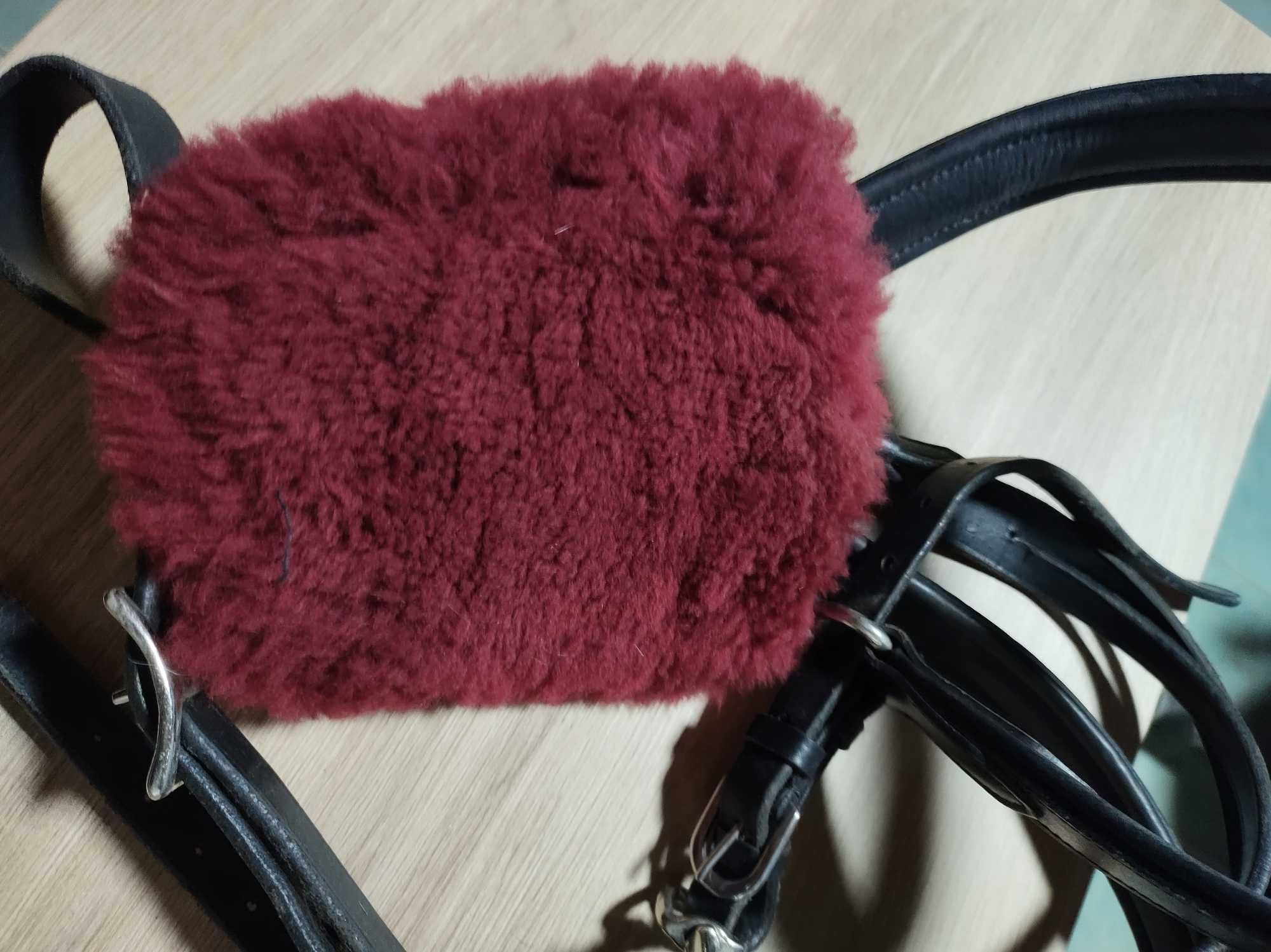 Zestaw ujeżdżeniowy mattes popręg podkladka futerko na napierśnik
