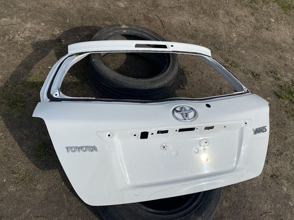 Toyota Yaris klapa bagaznika tyl tylna