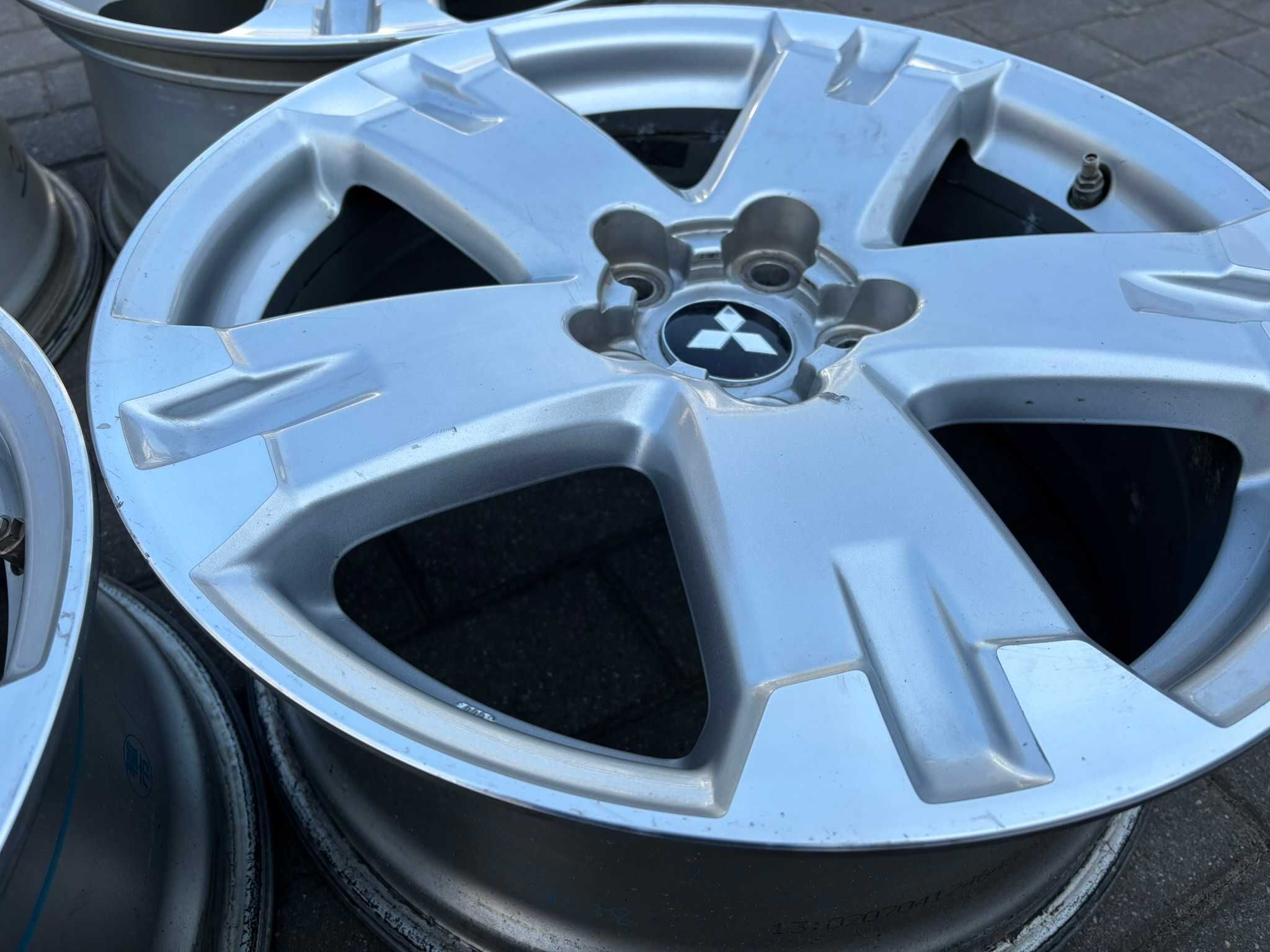 FELGI 18 Toyota Mitsubishi Lexus Hyundai Kia 5x114.3 7.5J ET45 #158