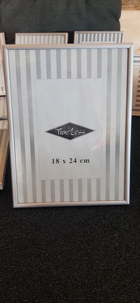 Ramki aluminiowe 18x24 za 20zl , 13x18 za 15zl