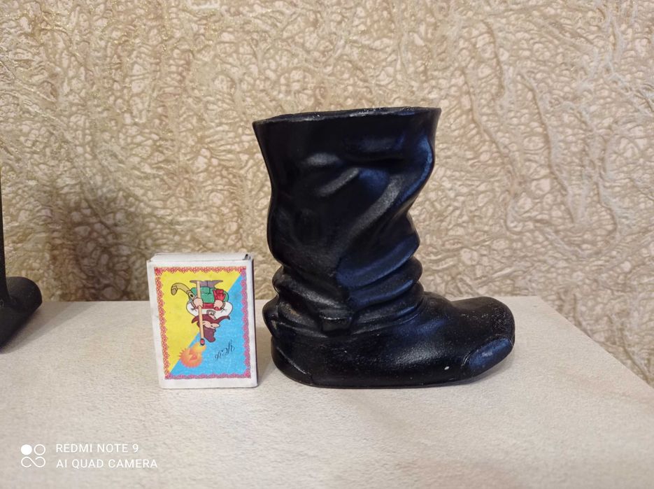 Карандашница сапог чугун.