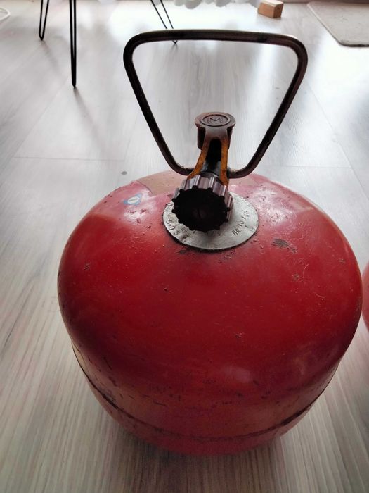 Sprzedam butle gazowe 2 kg.