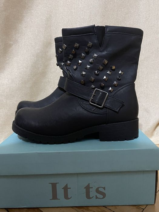 Новые ботинки на массивной подошве 40 размер