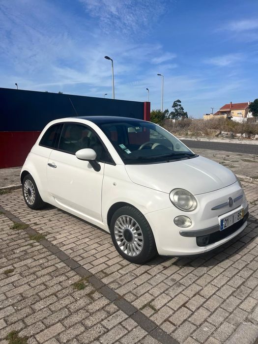 Carro Fiat 500 branco