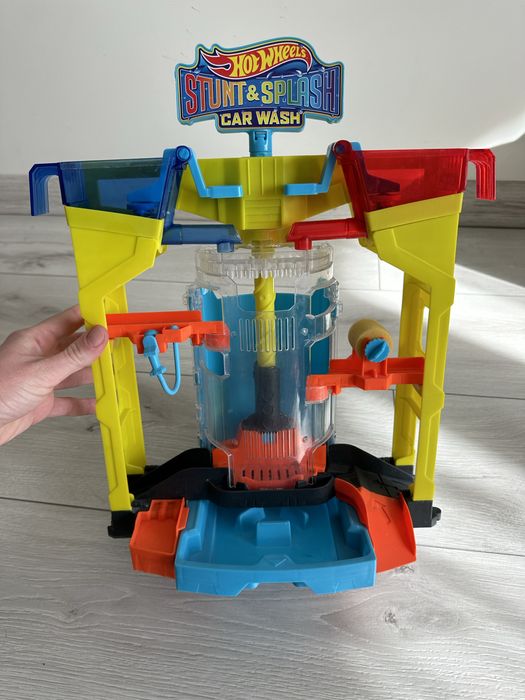 Hot wheels автомойка трек хотвилс