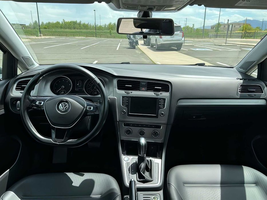 Volkswagen Golf      2016