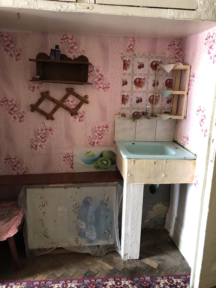 1-кімн., Соборна площа (без ванни, спільний туалет)