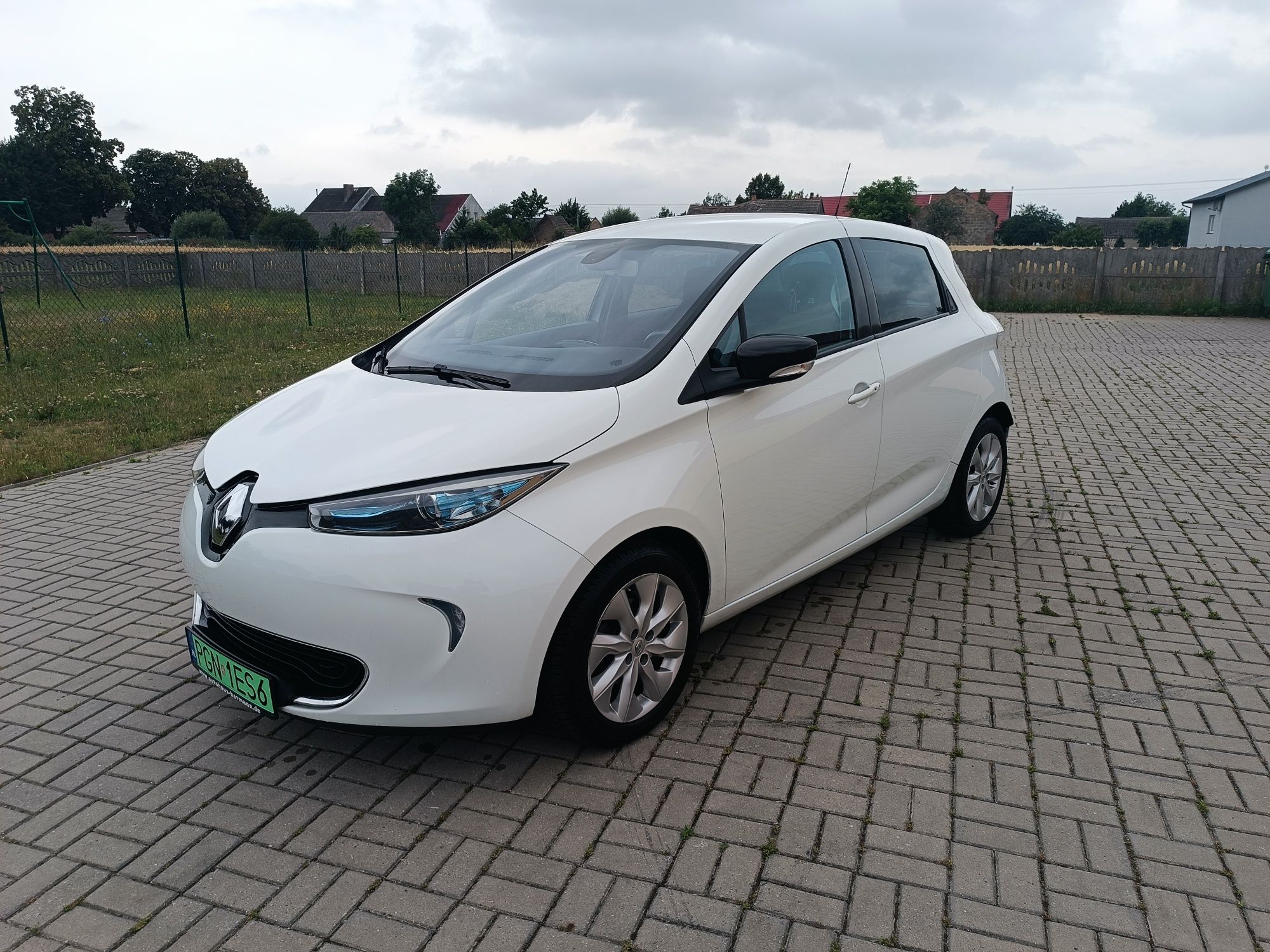 Renault Zoe z Niemiec, zarejestrowany stan bardzo dobry