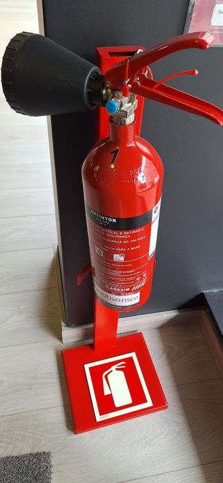 Extintores CO2 e Pó Químico com suporte de chão