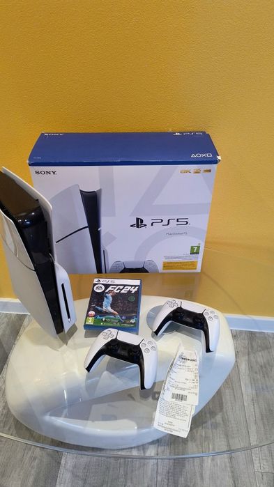 Jak nowa konsola PS5 8k HDR 1TB gwarancja 2 pady gry komplet pudełko