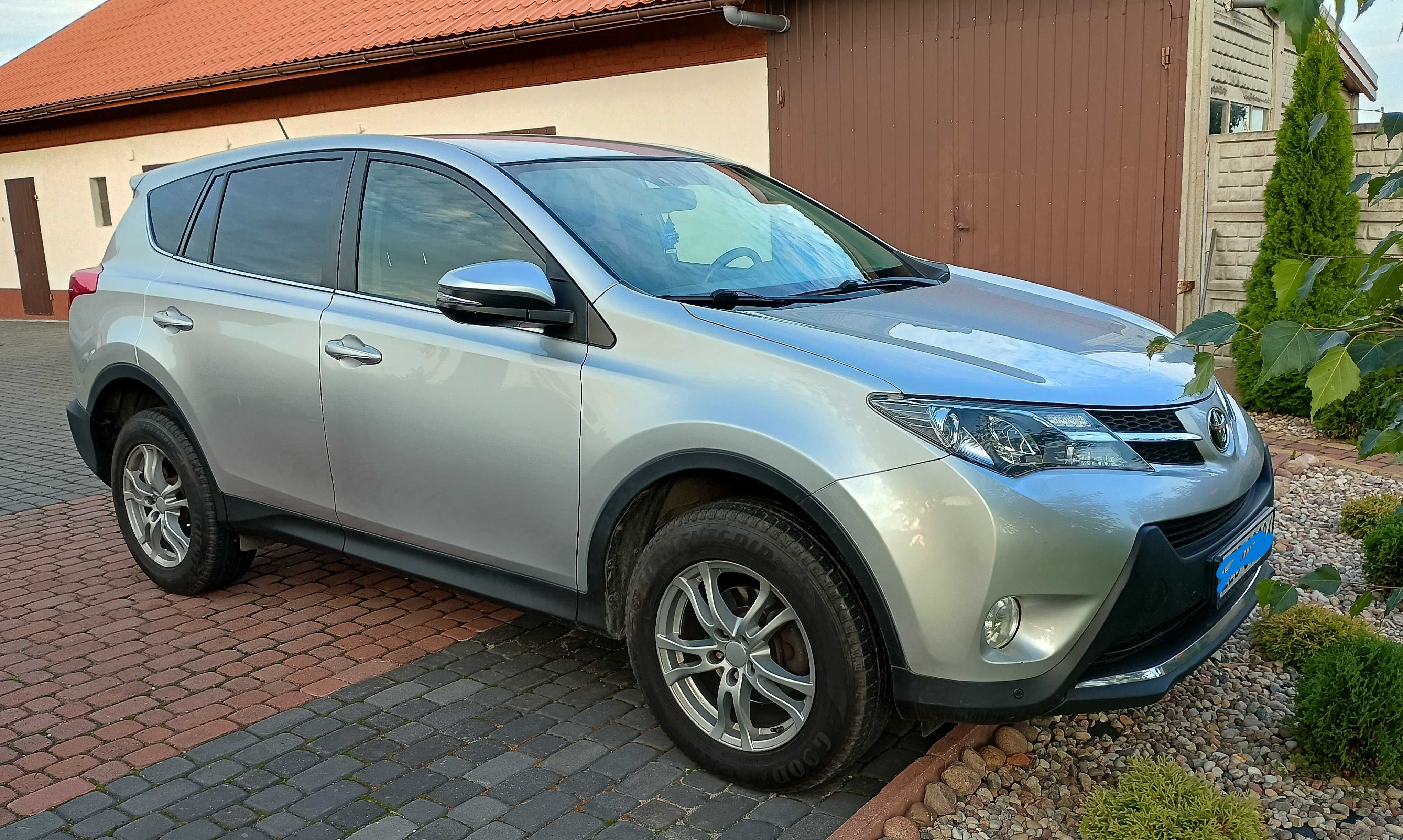 **Toyota RAV-4**  2015 Rok** 2,0 diesel**