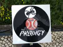 Silhueta decorativa The Prodigy feita de um disco de vinil LP