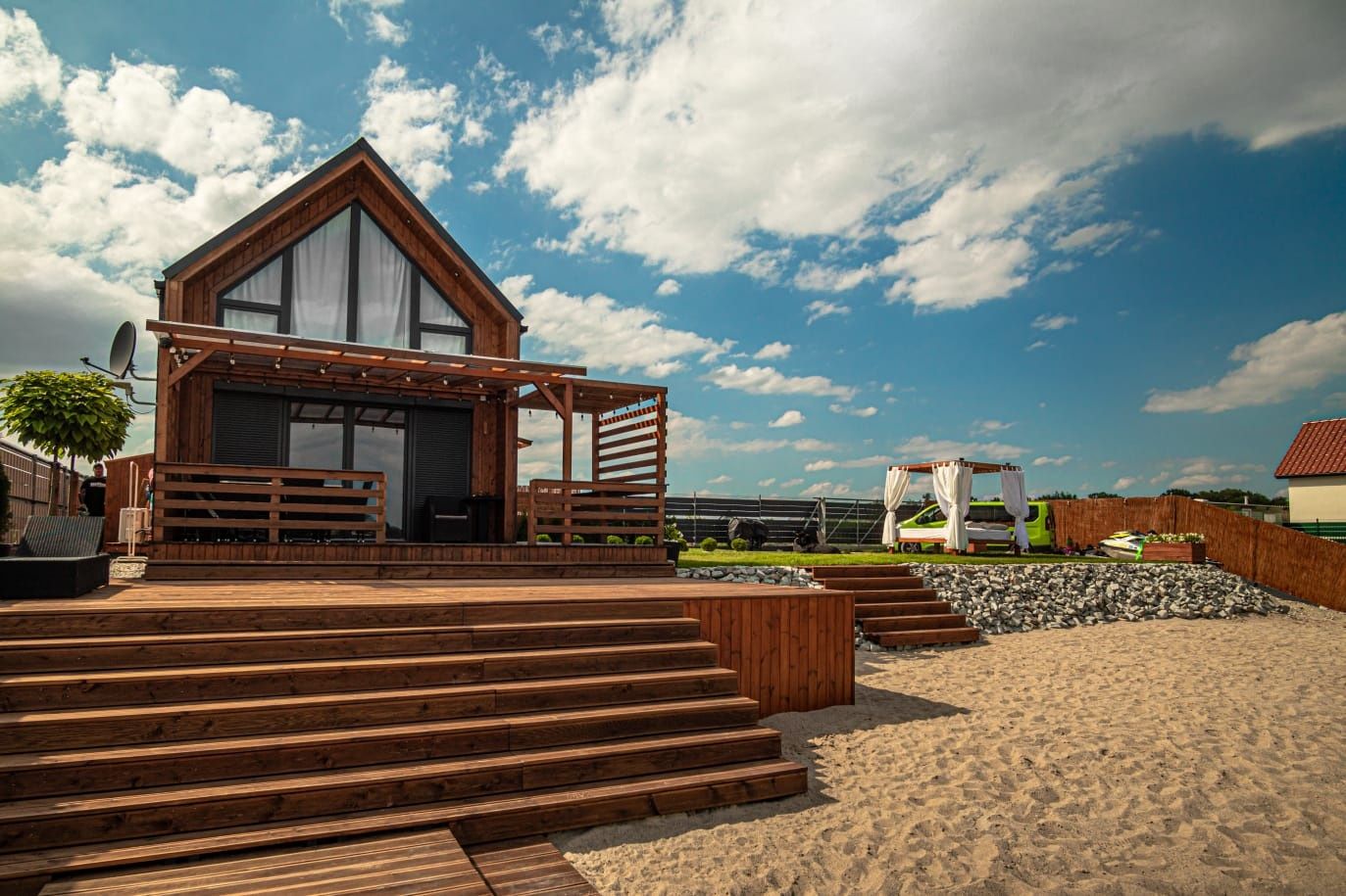 Domek nad jeziorem z własną plażą , sauna, jacuzzi