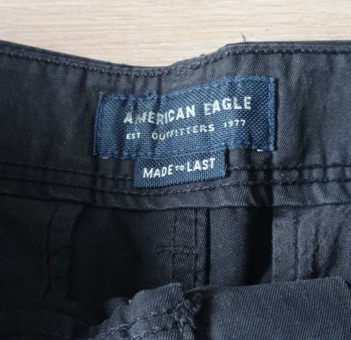 Markowe spodnie krótkie spodenki AMERICAN EAGLE OUTFITTERS 1977