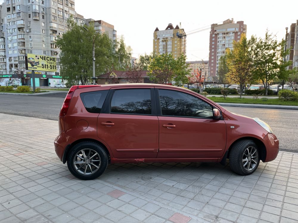 Nissan note 1.6 бензин