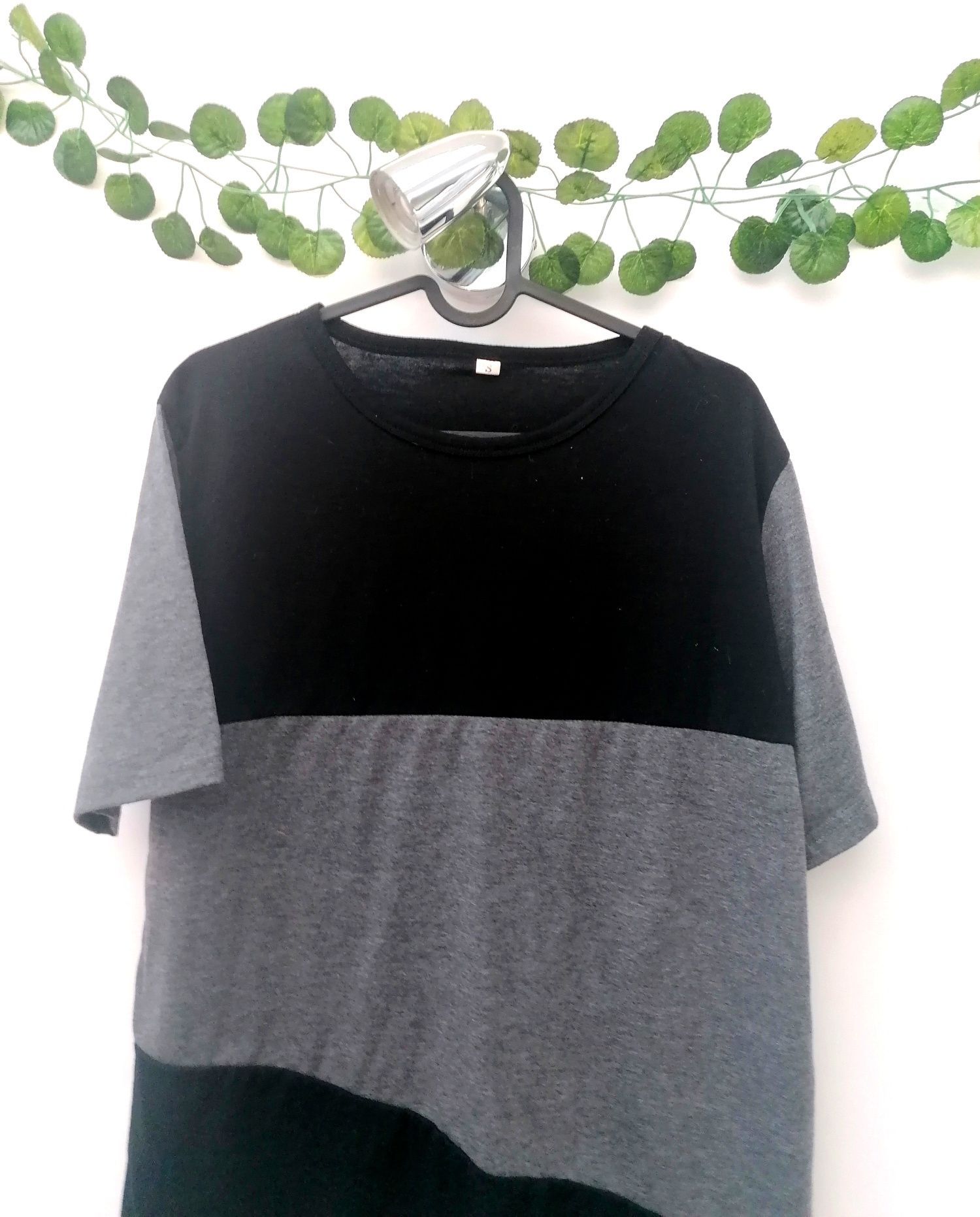 T-shirt Cinzenta e Preta de Homem