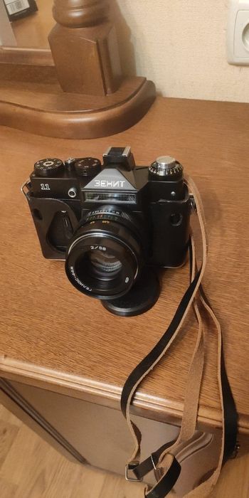 Фотоапарат Зеніт- 11 Геліос 44М.
У використанні не був. Ціна 54