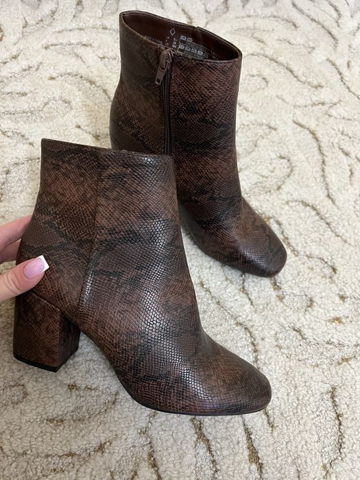 Черевики F&F ботільйони шоколадні 39 розмір